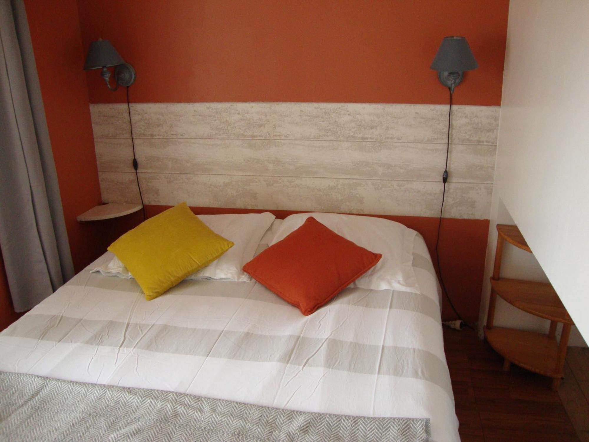 A Pied Vrai Lit Linge Fourni Jardin Apartment *