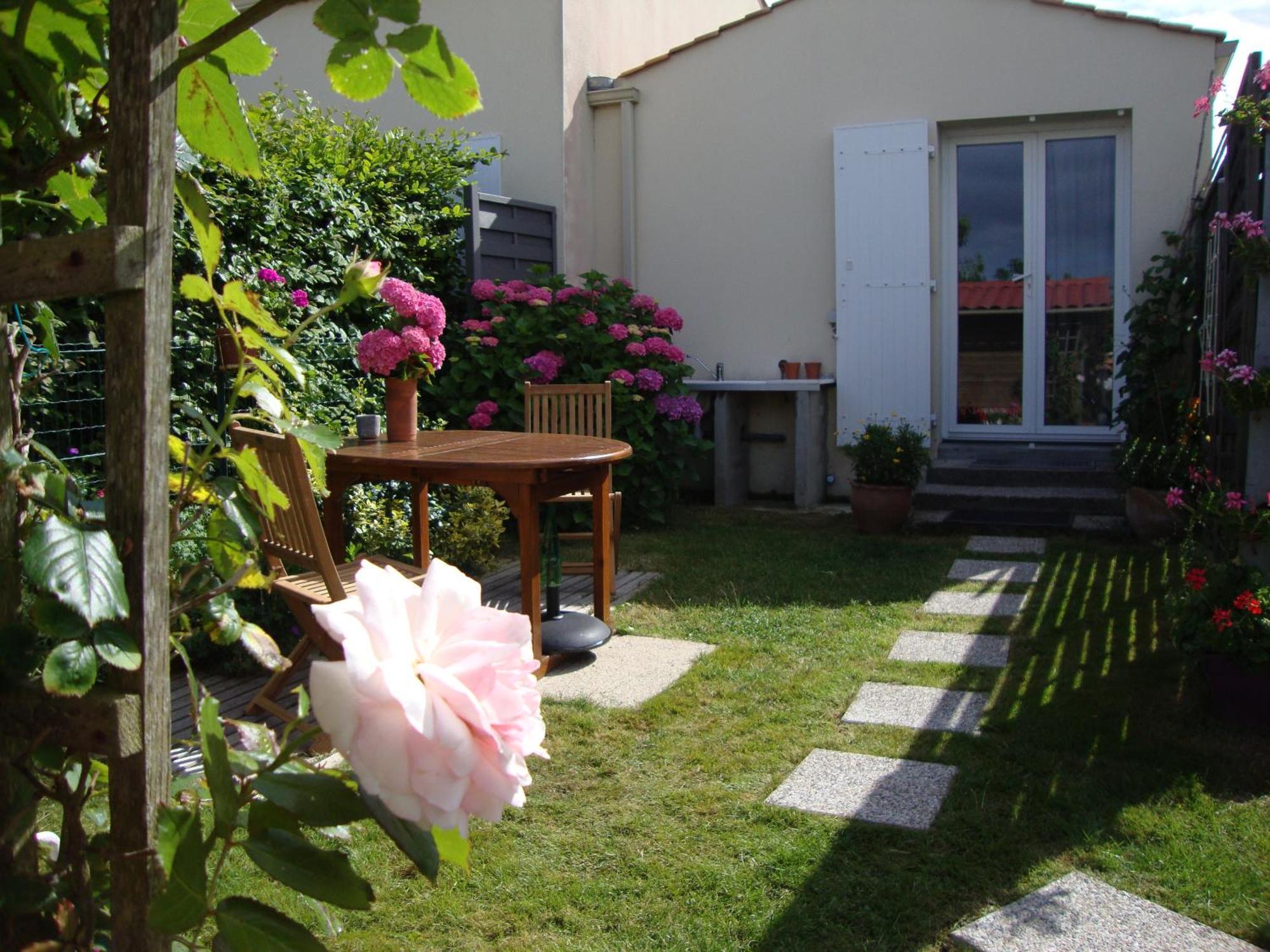 Apartment A Pied Vrai Lit Linge Fourni Jardin